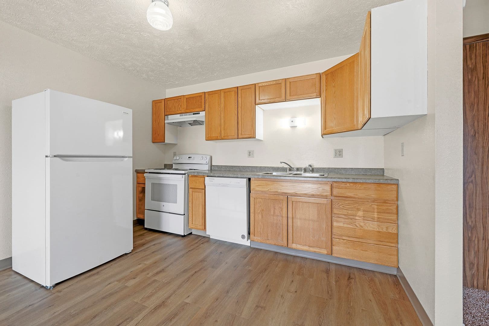 Minot Apartment: 525 22nd Avenue NW