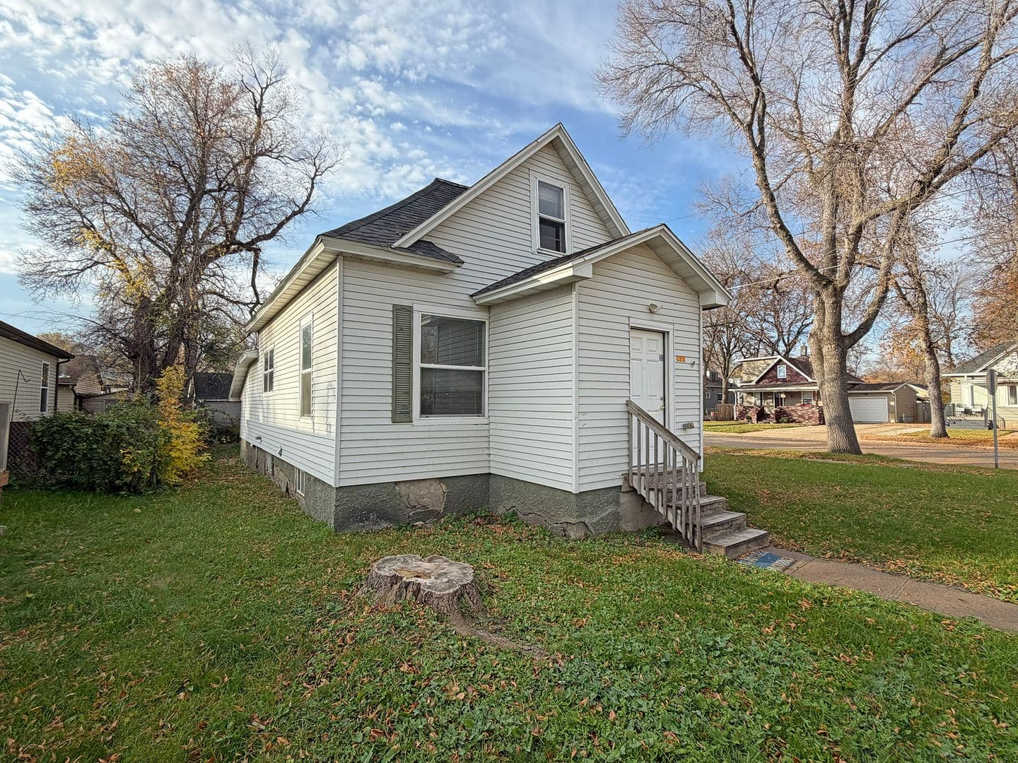Minot House: 433 3rd Avenue NW