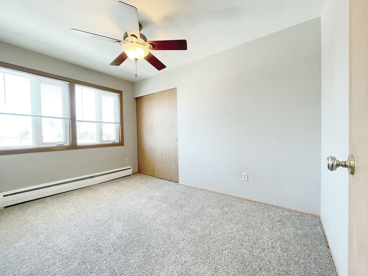 Minot Apartment: 405 11th Avenue SW