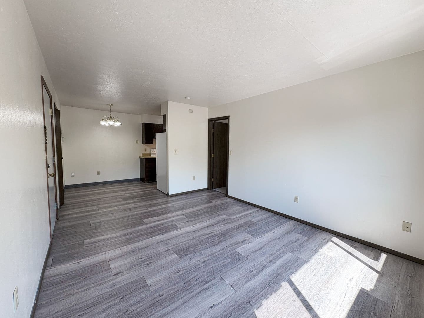 Minot Apartment: 1400-1446 8th St. NW
