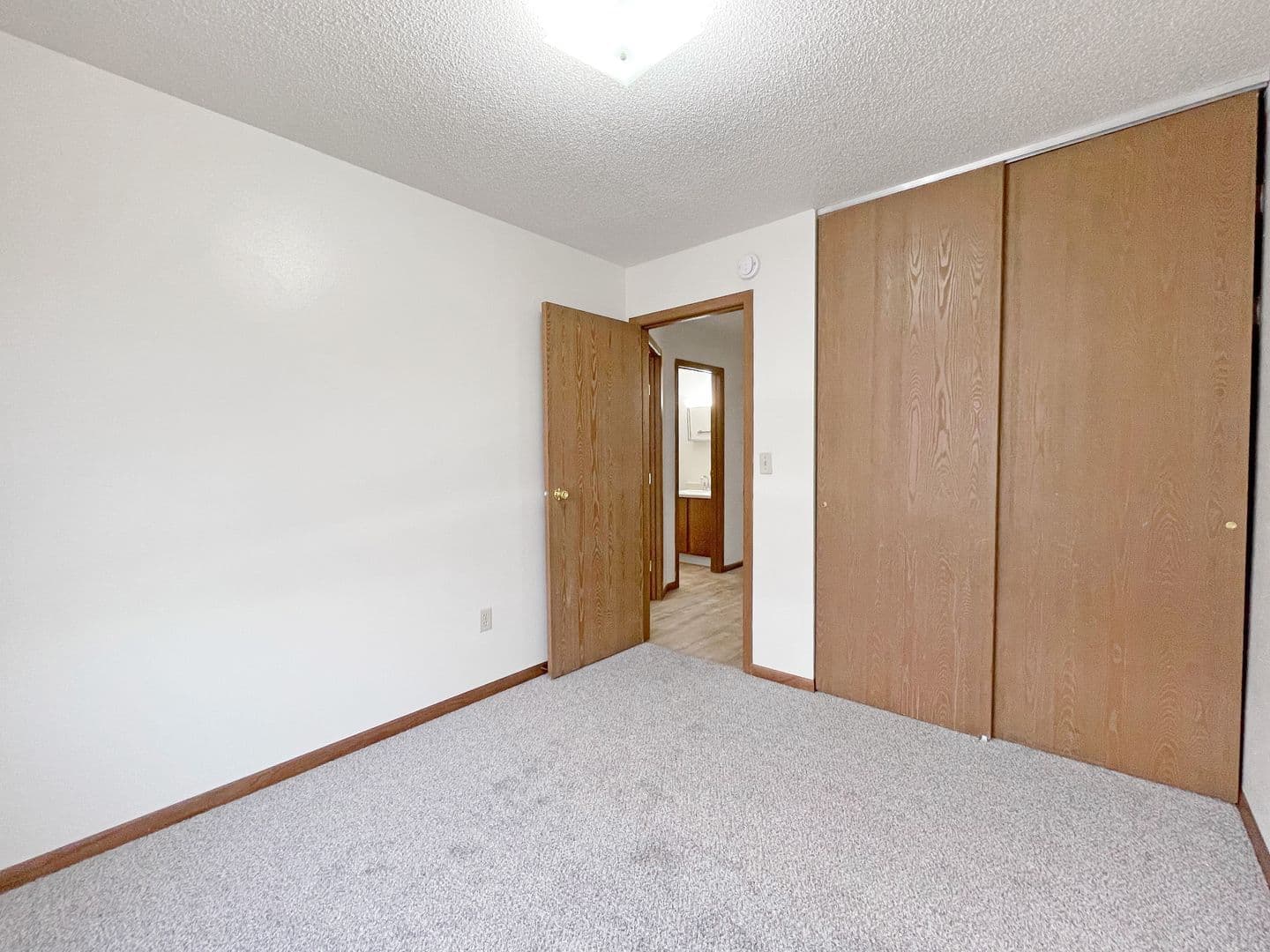 Minot Apartment: 3100-3122 14th Street SW