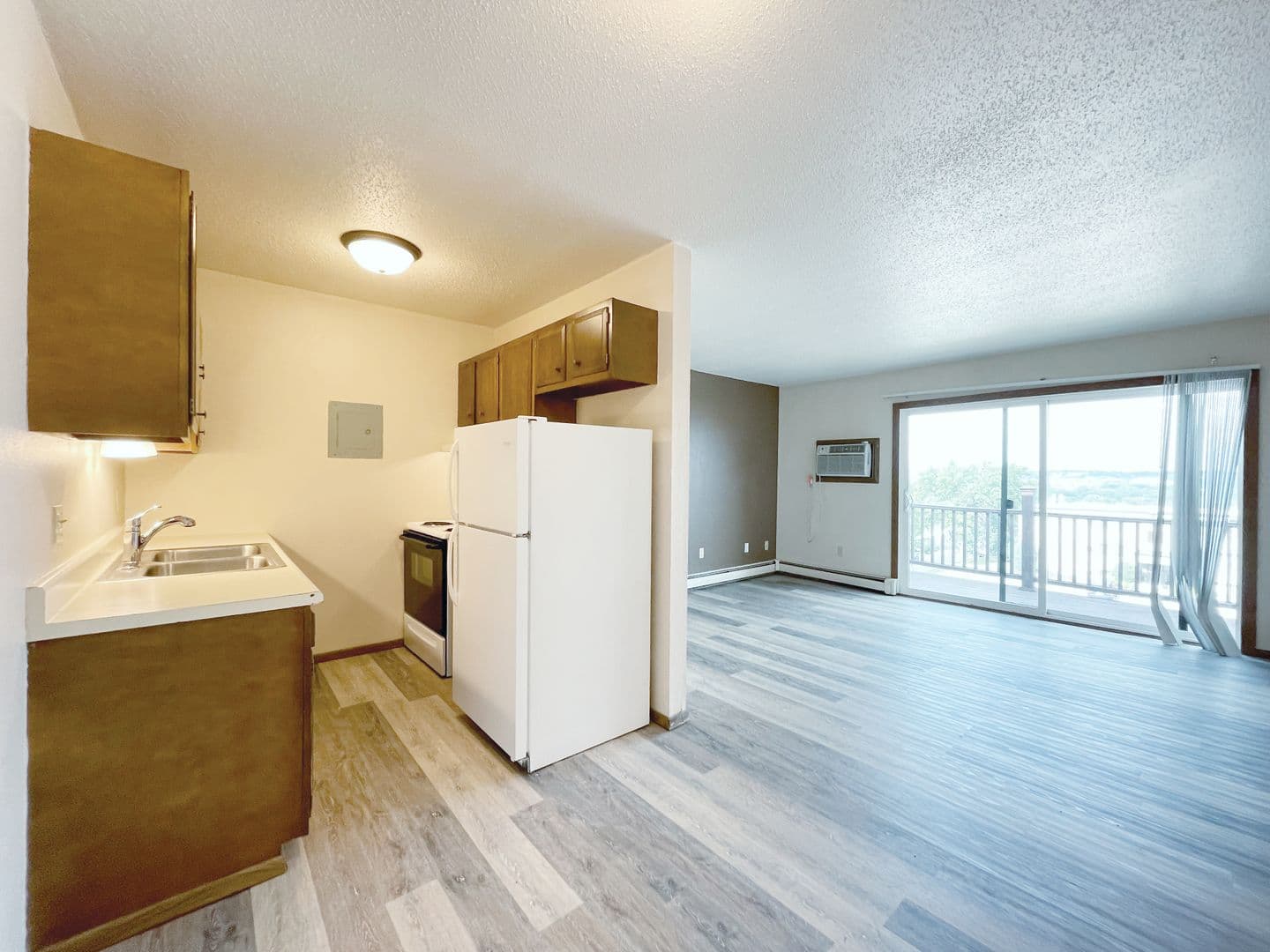 Minot Apartment: 505, 525, 605 & 705 Park Street