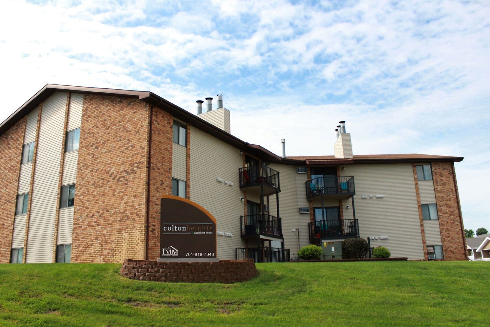 Minot Apartment: 707 6th Avenue SW