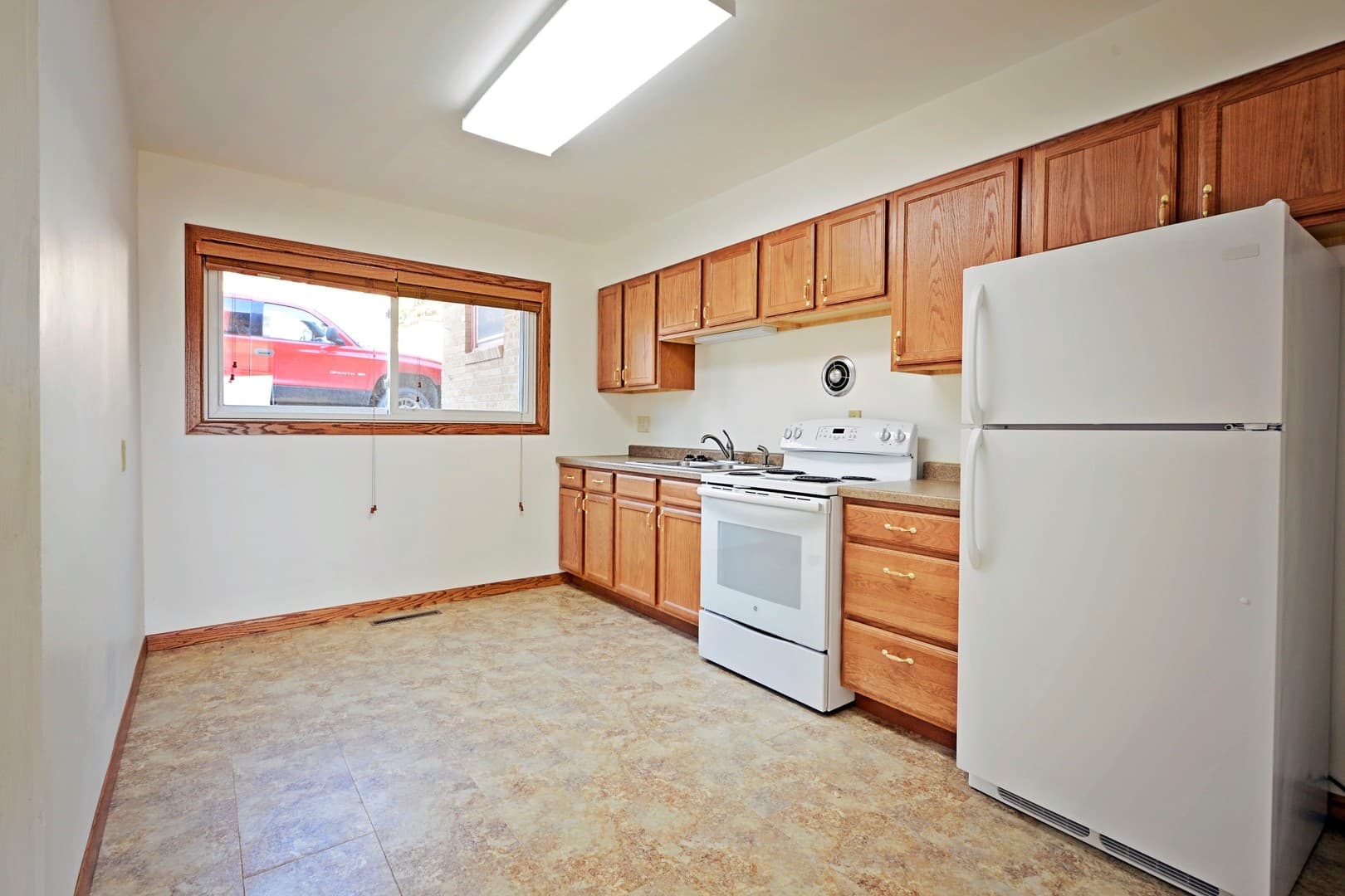 Minot Apartment: 509 11th Avenue NE