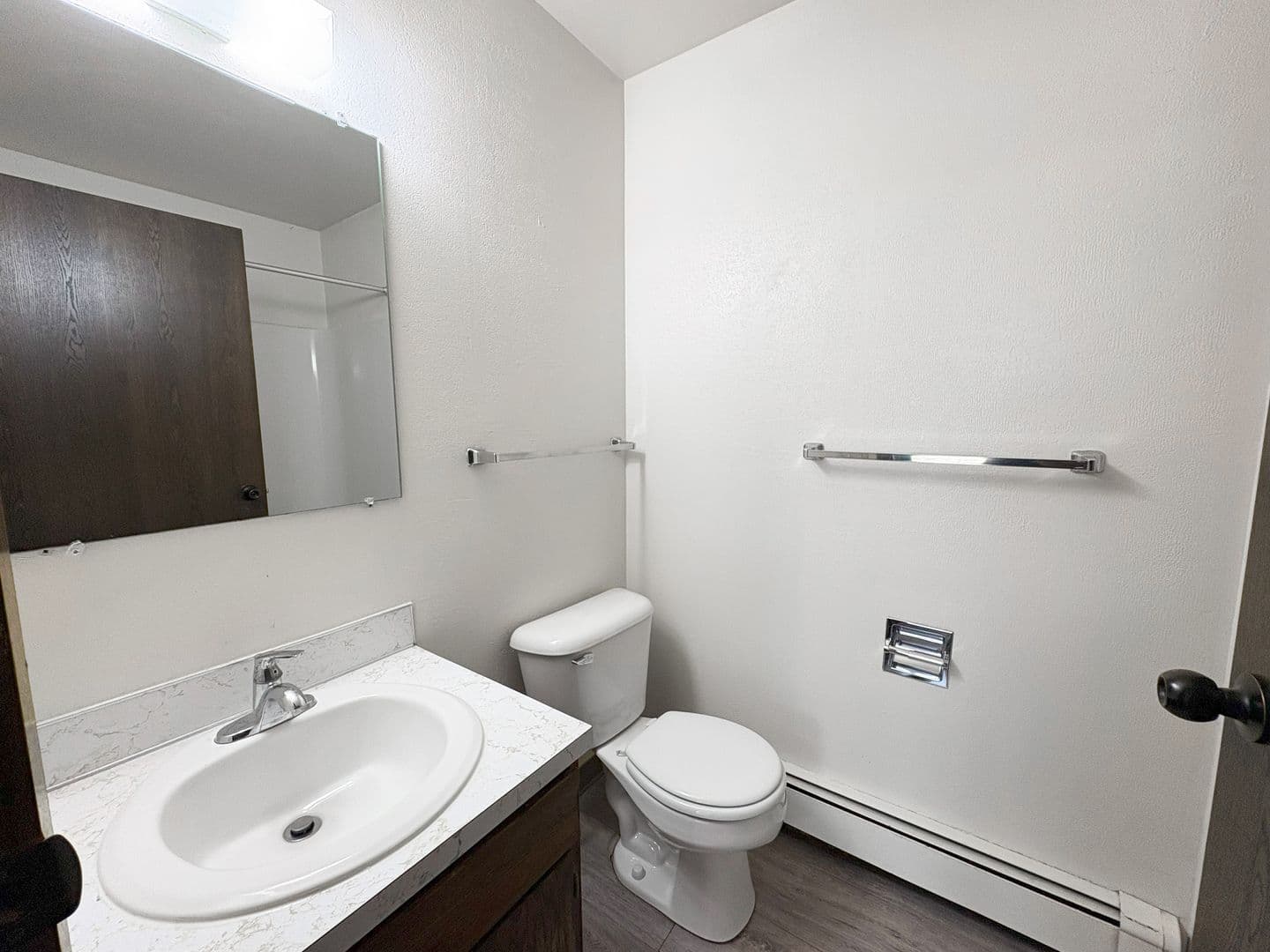 Minot Apartment: 1400-1446 8th St. NW