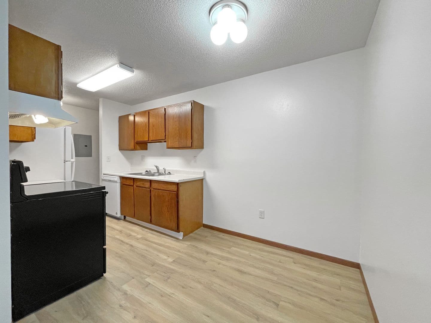 Minot Apartment: 3100-3122 14th Street SW