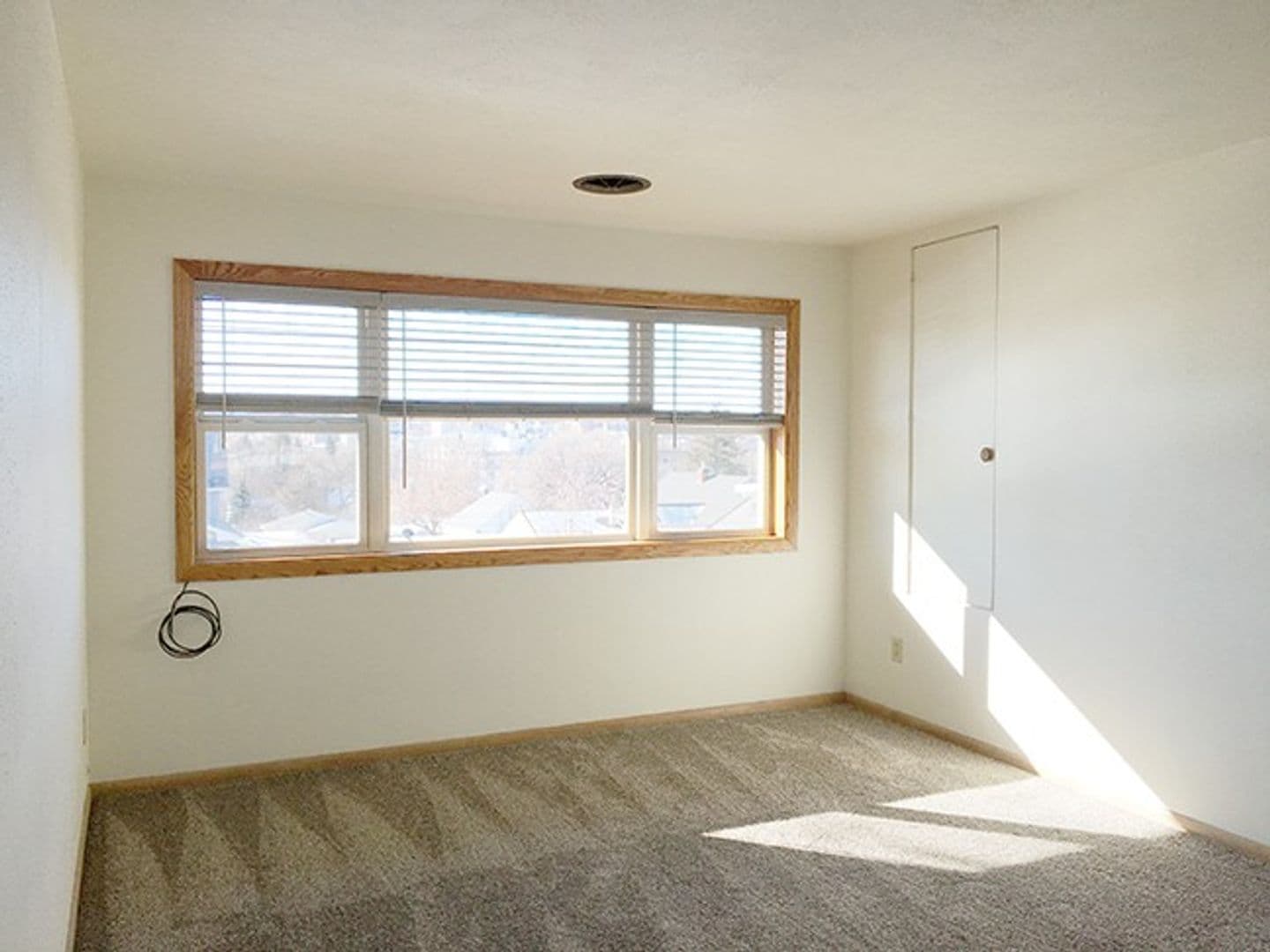 Minot Apartment: 509 11th Avenue NE