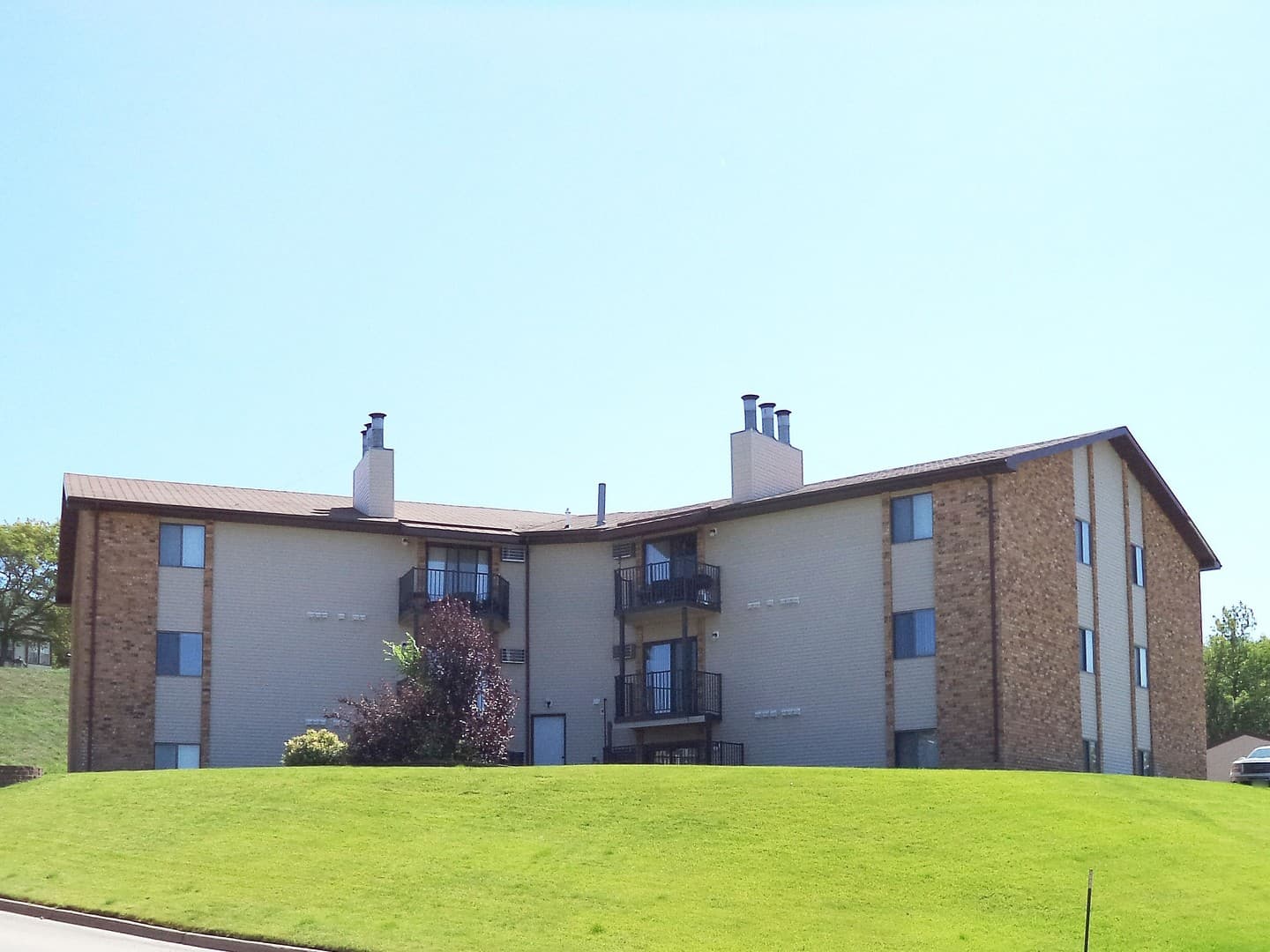 Minot Apartment: 707 6th Avenue SW