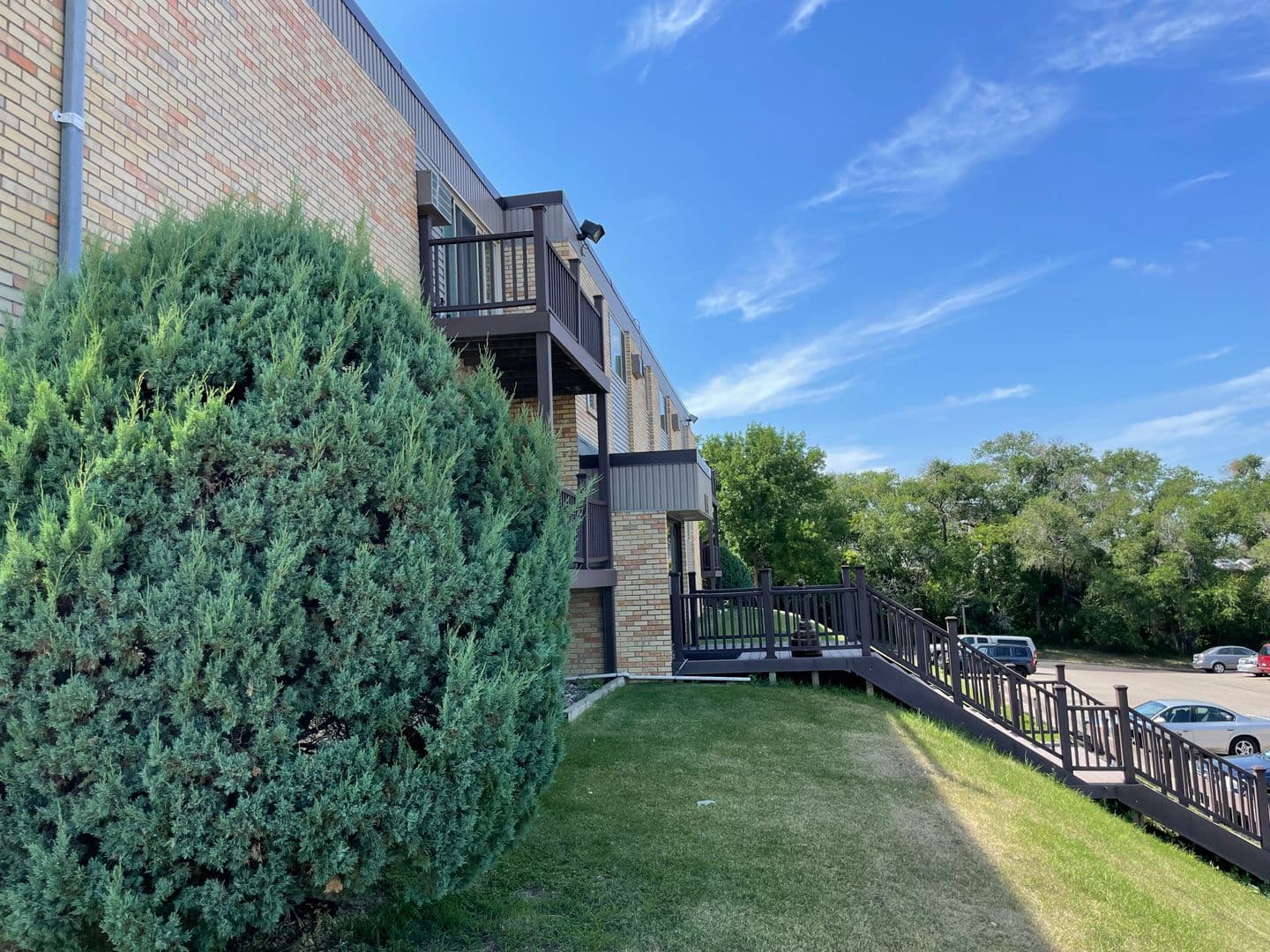 Minot Apartment: 505, 525, 605 & 705 Park Street