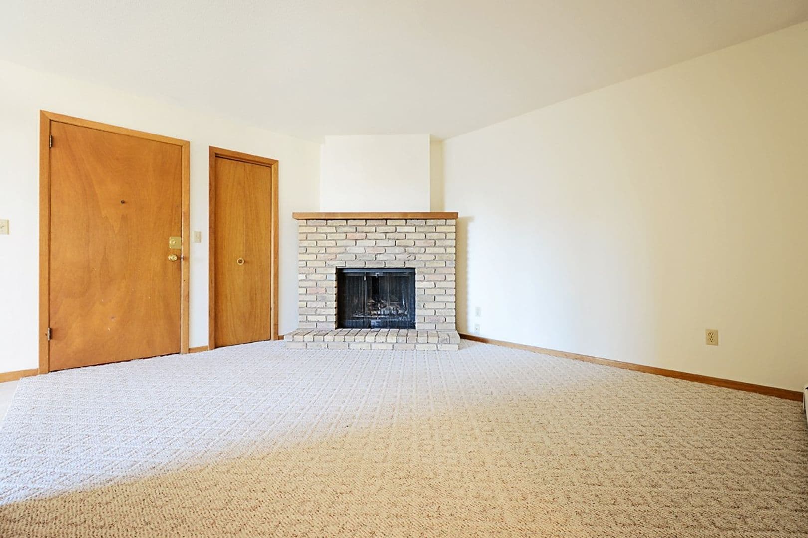 Minot Apartment: 605 19th Avenue SE