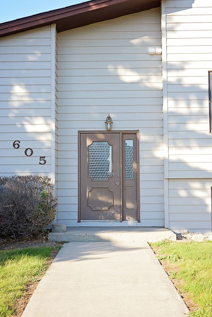 Minot Apartment: 605 19th Avenue SE