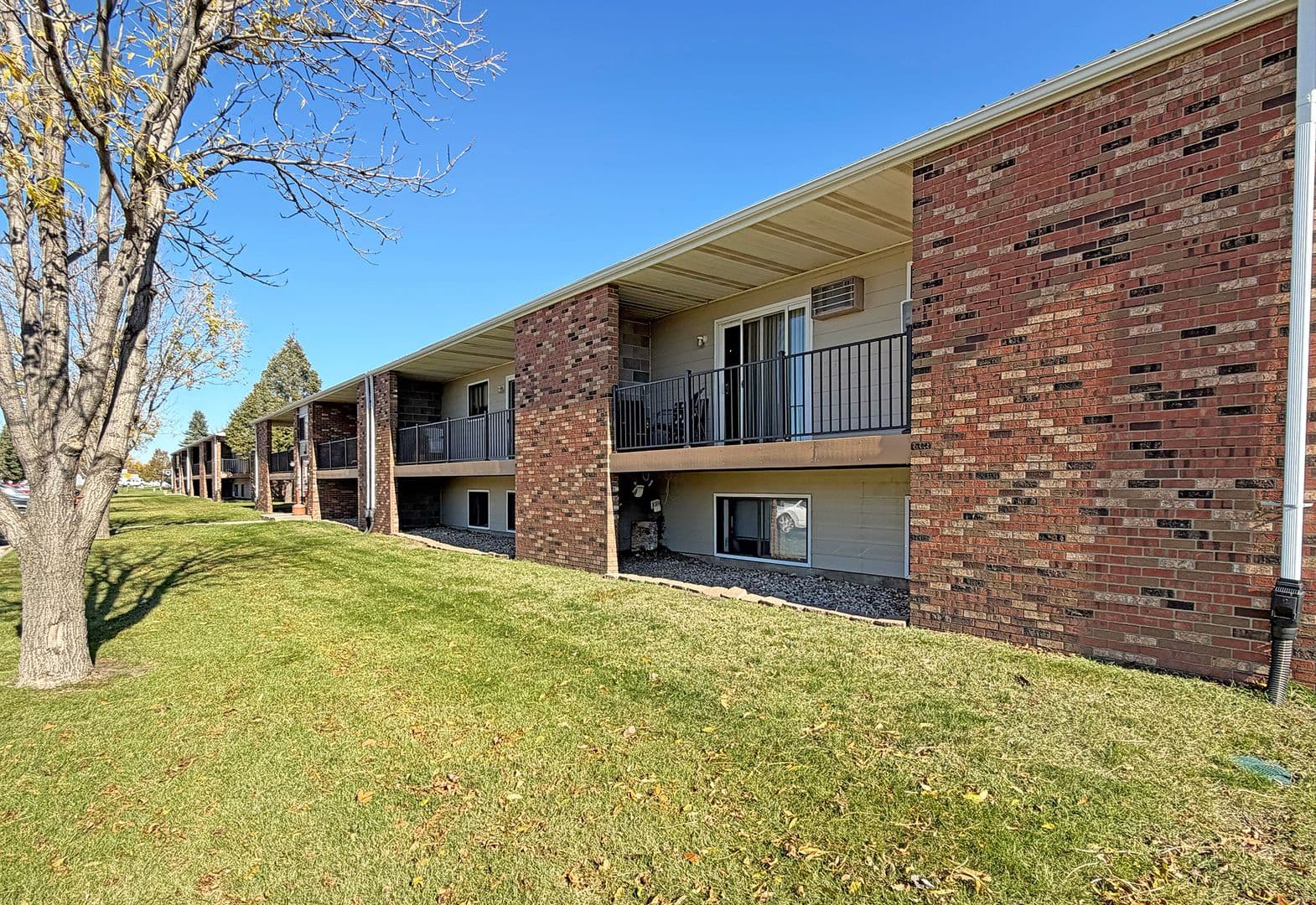 Minot Apartment: 525 22nd Avenue NW