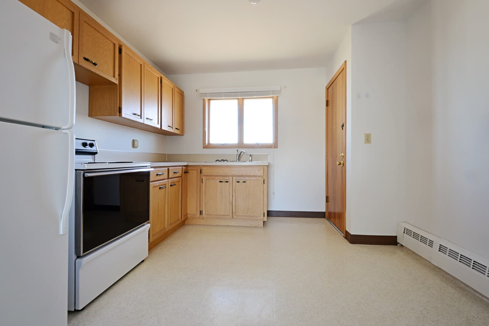 Minot Apartment: 2028-2048 5th Street NW