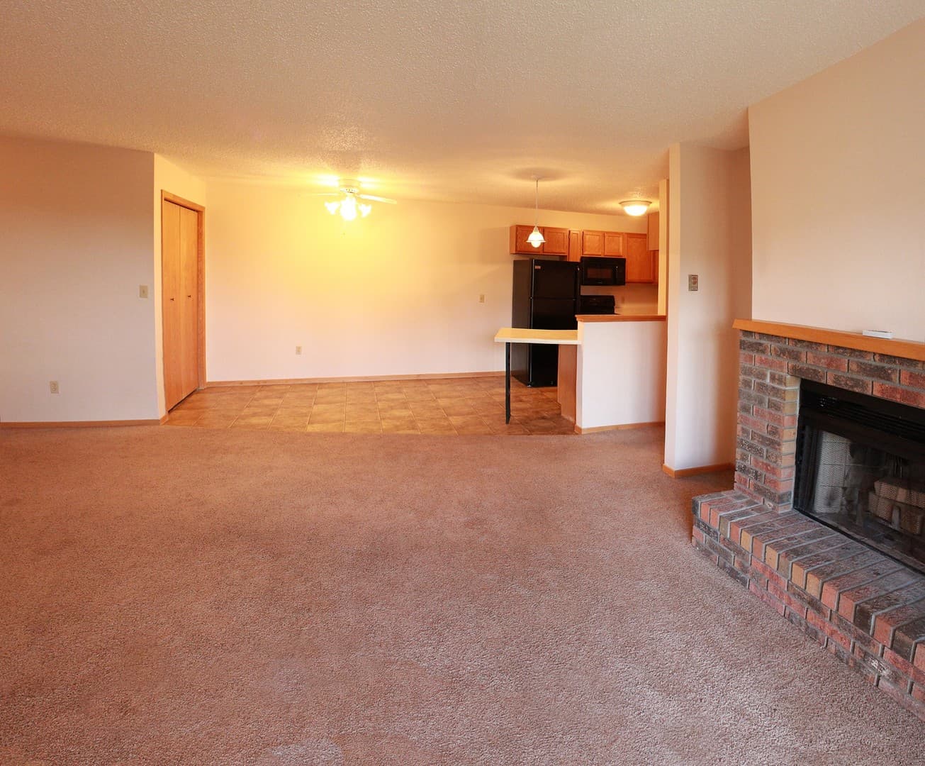 Minot Apartment: 707 6th Avenue SW