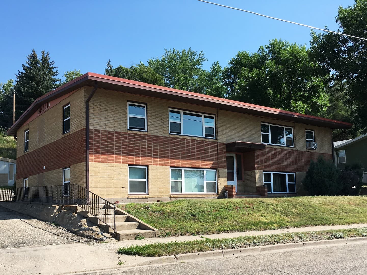 Minot Apartment: 509 11th Avenue NE