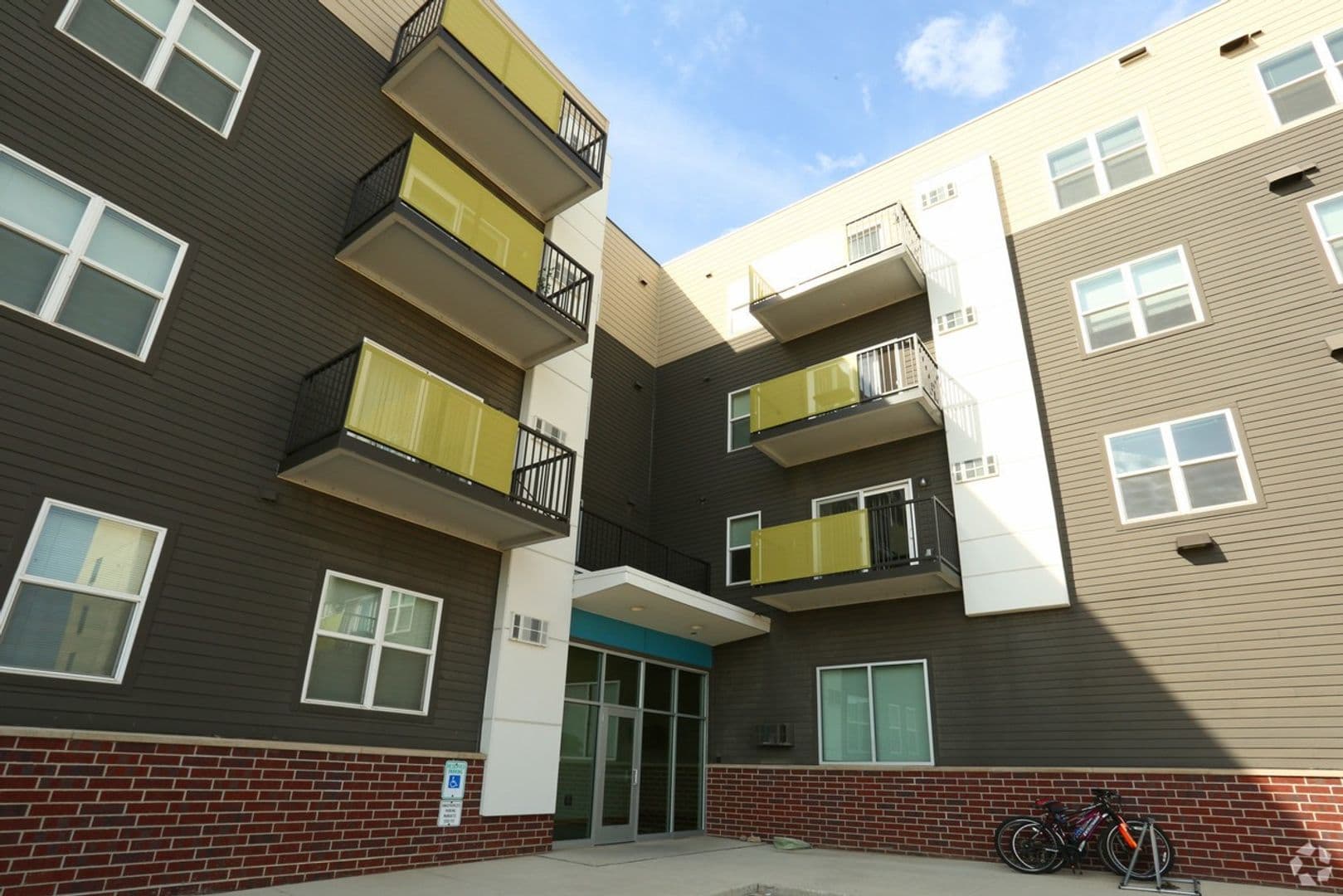 Williston Apartment: 301 2nd Street East