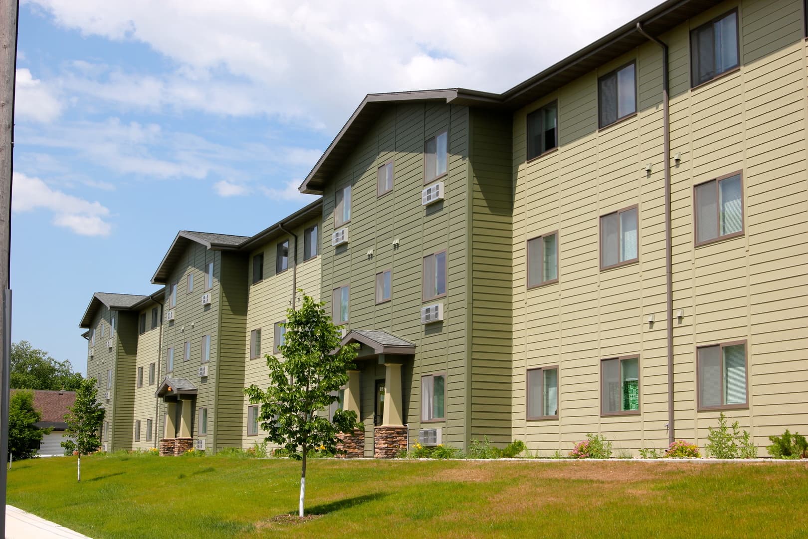 Minot Apartment: 816 10th Avenue NW