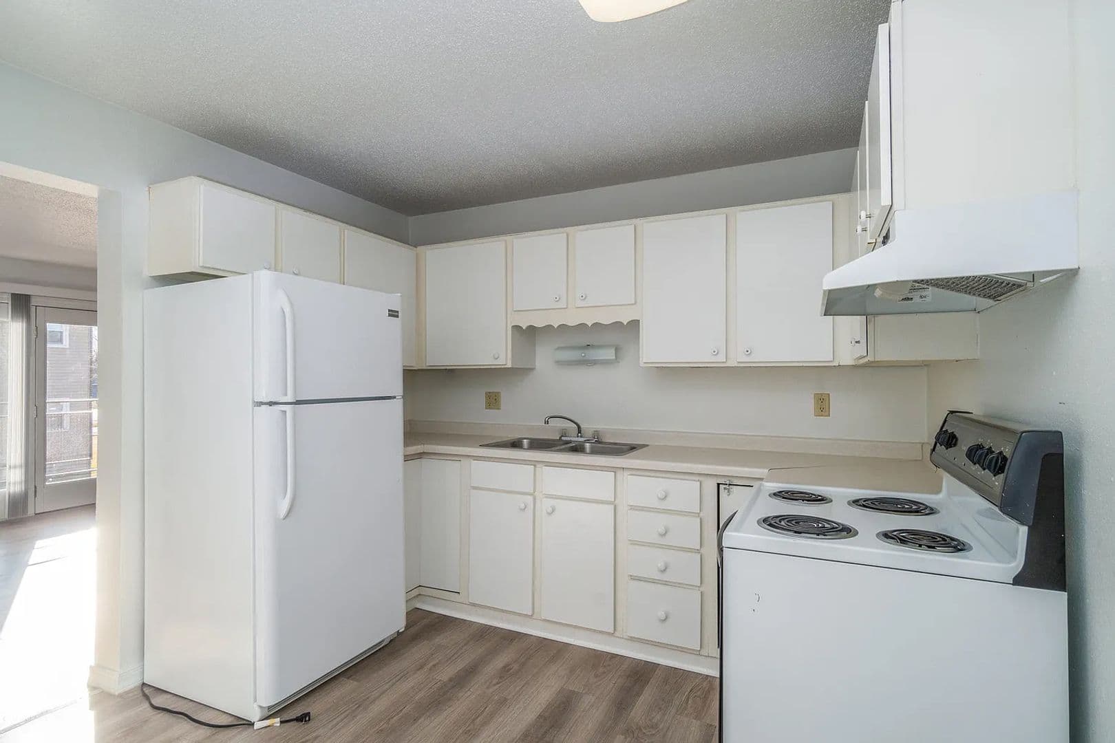 East Grand Forks Apartment: 2014 8th Avenue NW