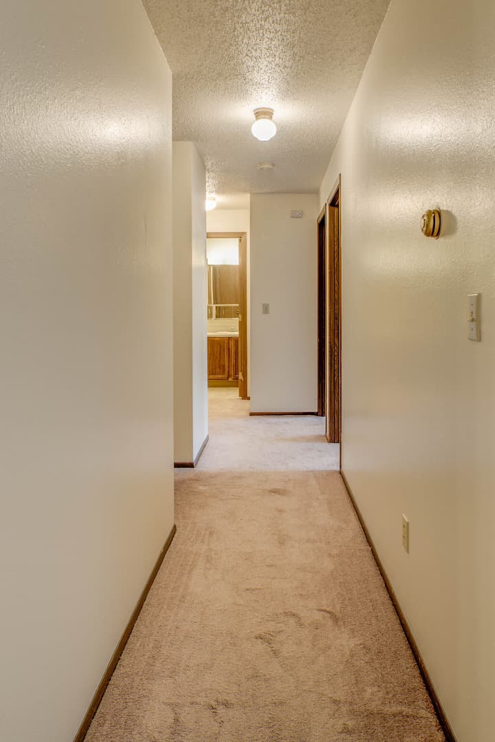 Minot Apartment: 1524-1638 12th Street NW