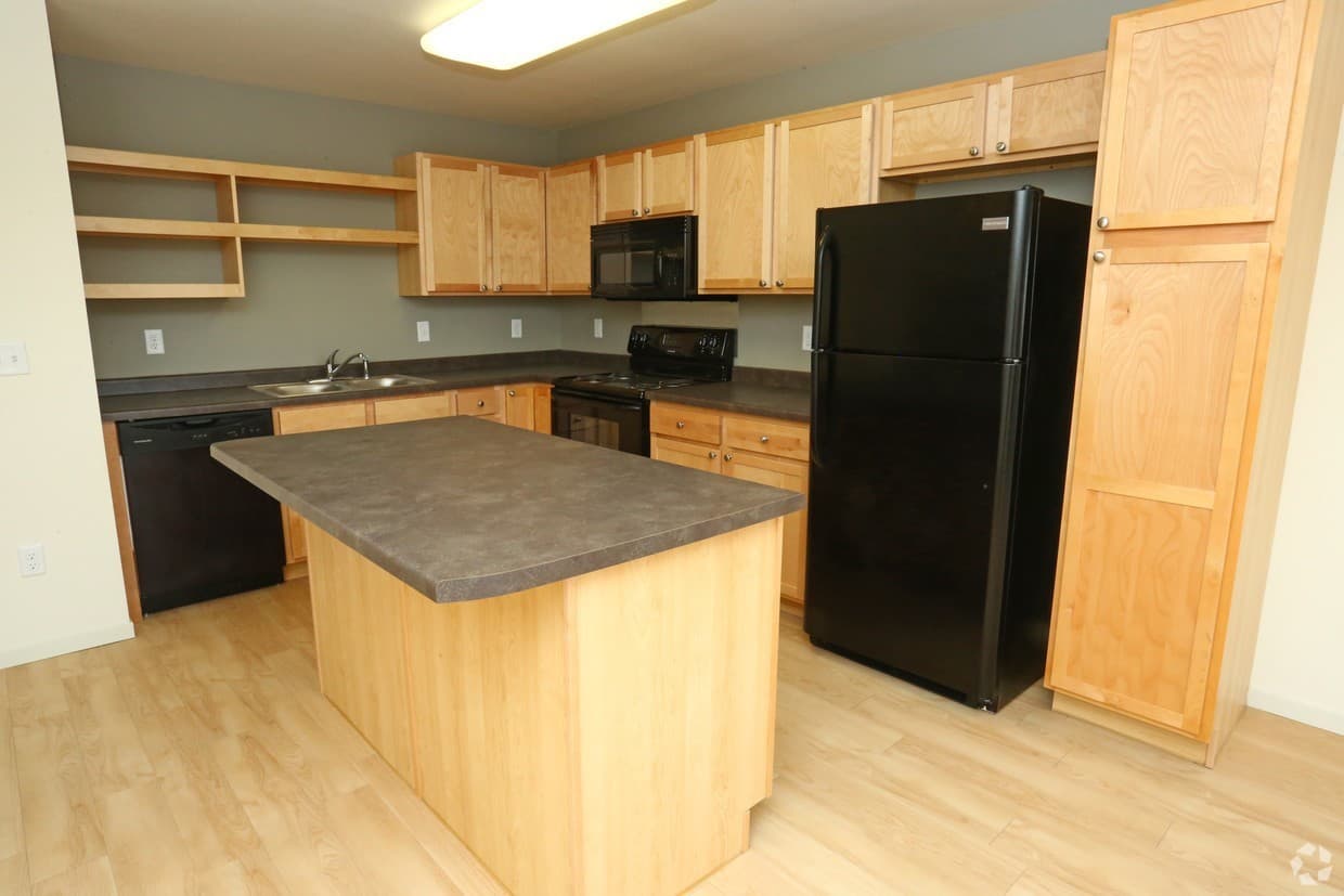 Williston Apartment: 301 2nd Street East