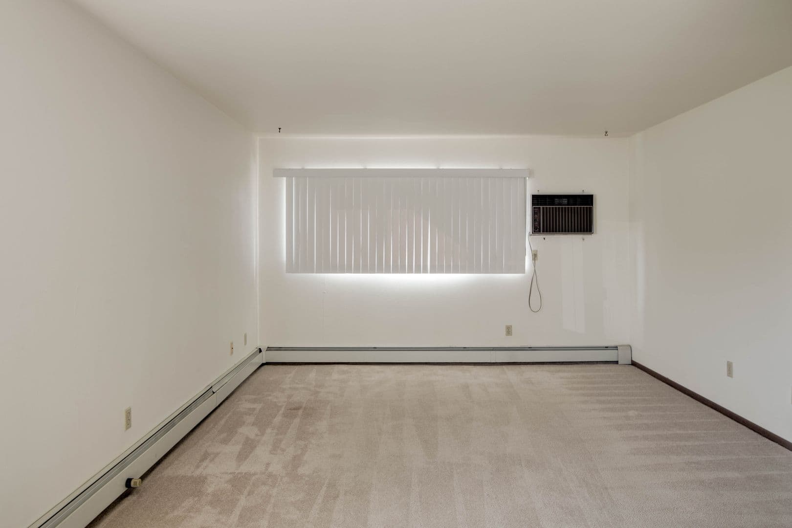 Minot Apartment: 1112 32nd Avenue SW