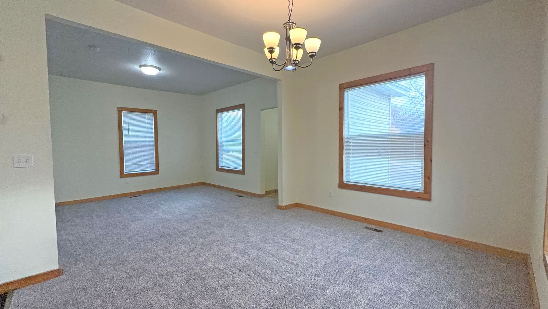 Minot House: 433 3rd Avenue NW