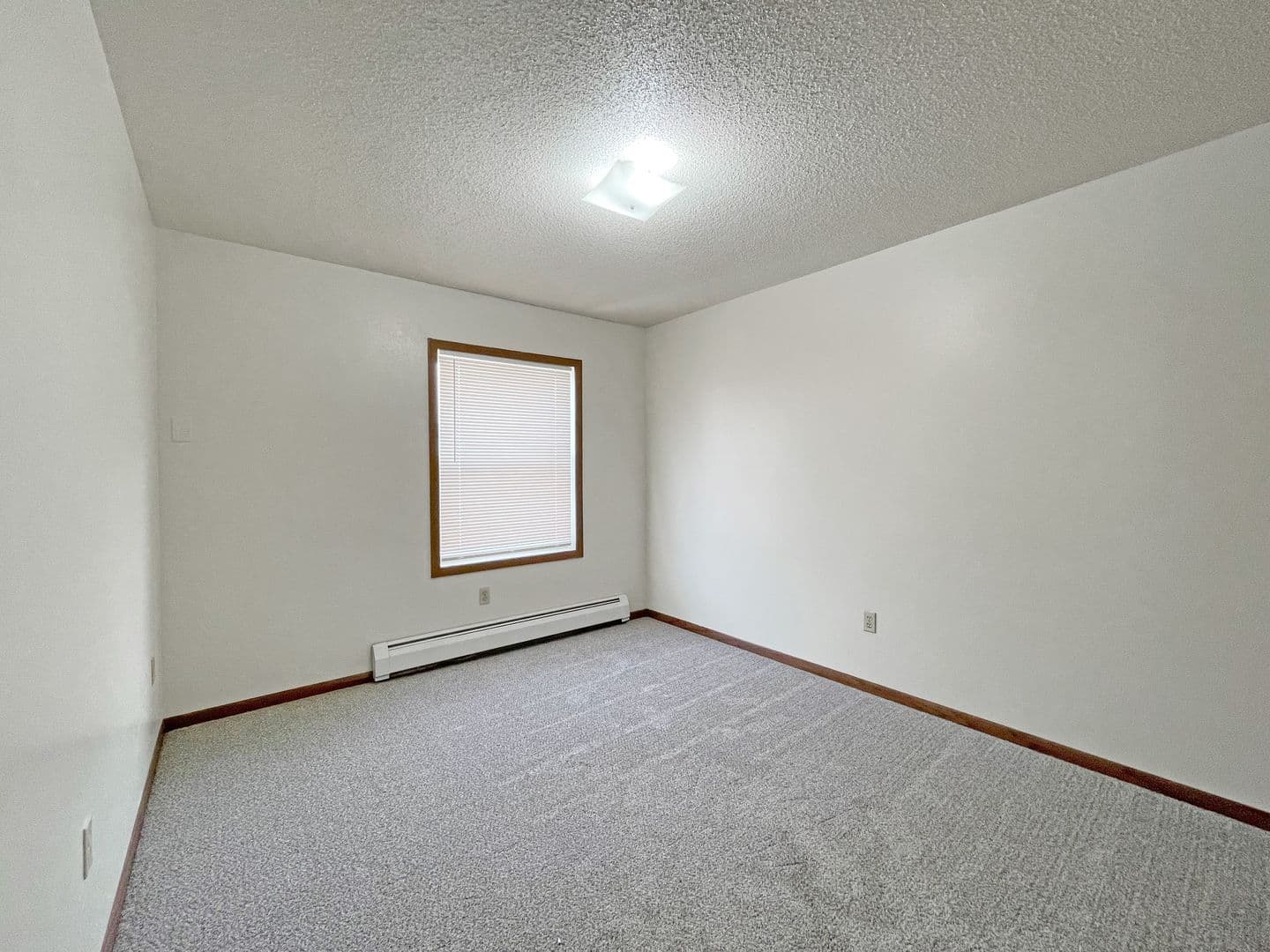 Minot Apartment: 3100-3122 14th Street SW