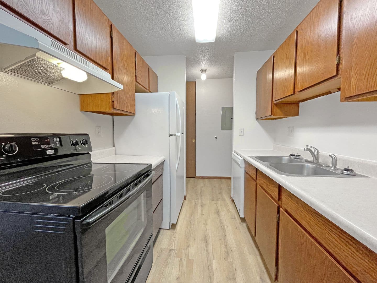 Minot Apartment: 3100-3122 14th Street SW