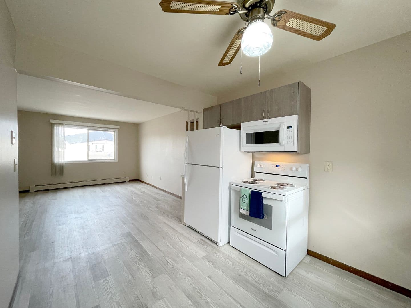 Minot Apartment: 1821 - 1835 2nd Street SE