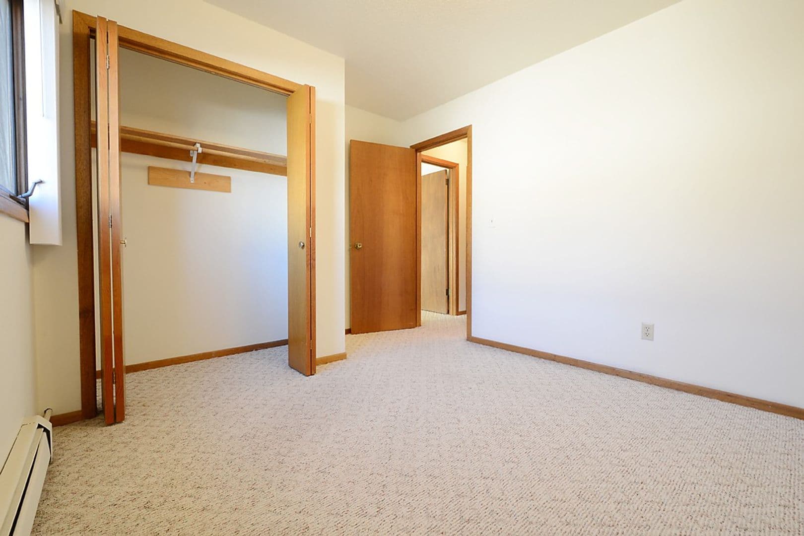 Minot Apartment: 605 19th Avenue SE