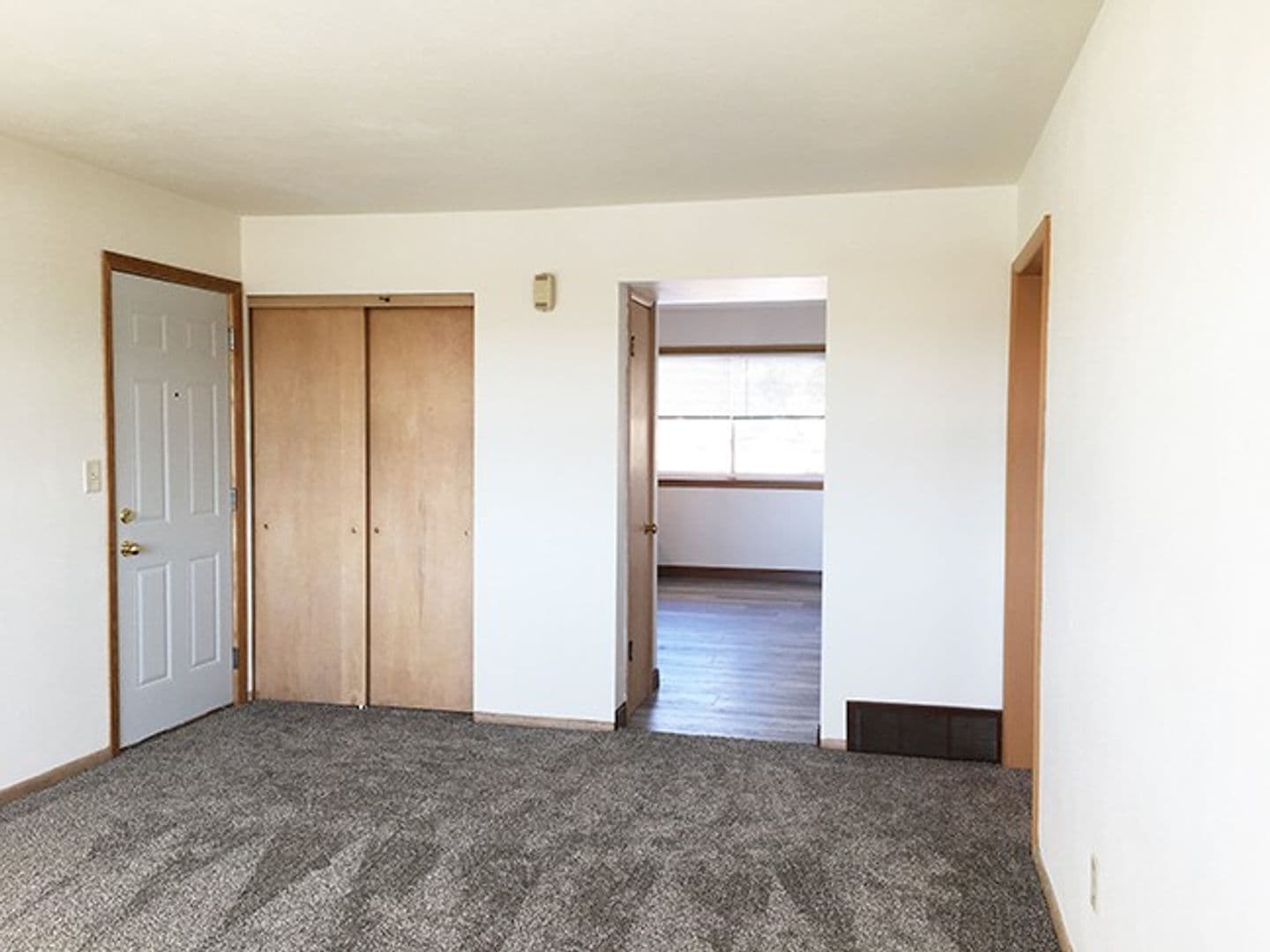 Minot Apartment: 509 11th Avenue NE