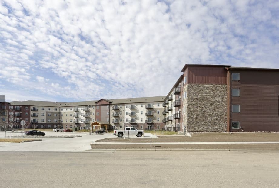 Mandan Apartment: 2303 Shoal Loop SE