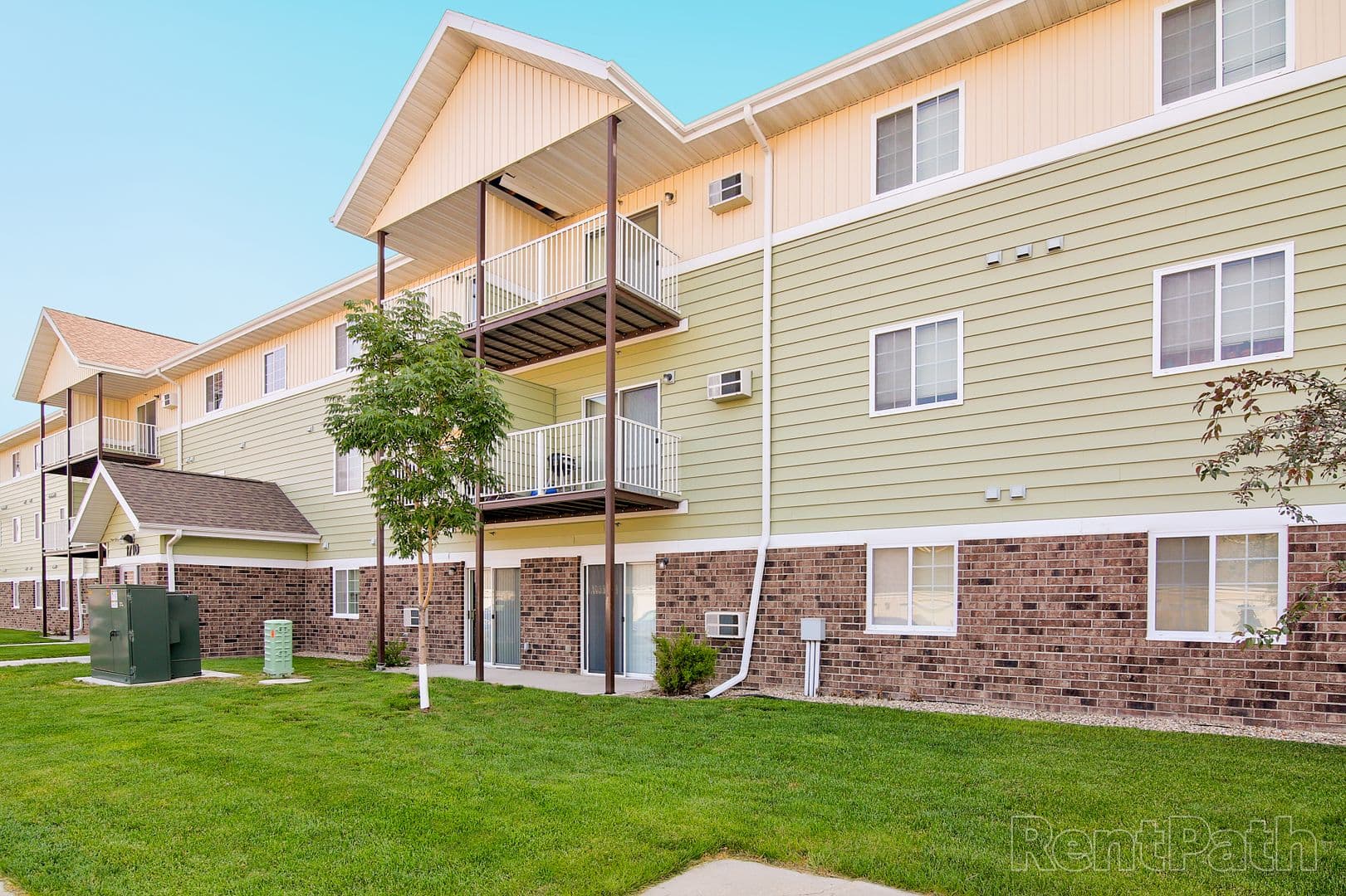 Minot Apartment: 1710-1740 13th Street SE