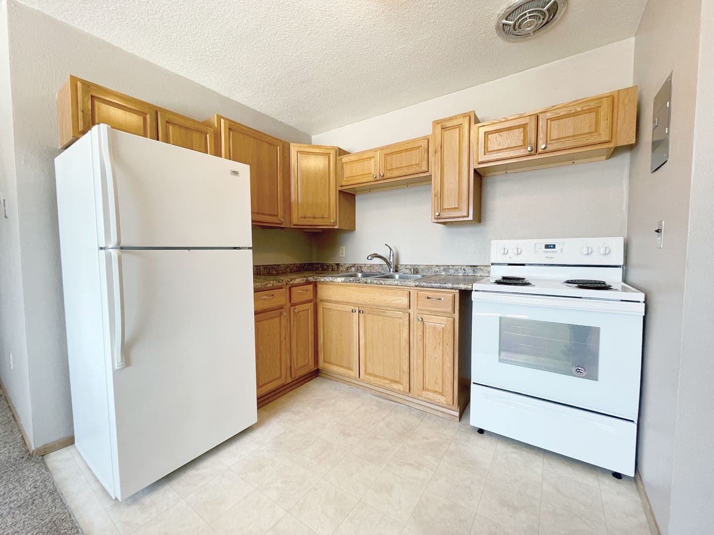 Minot Apartment: 405 11th Avenue SW