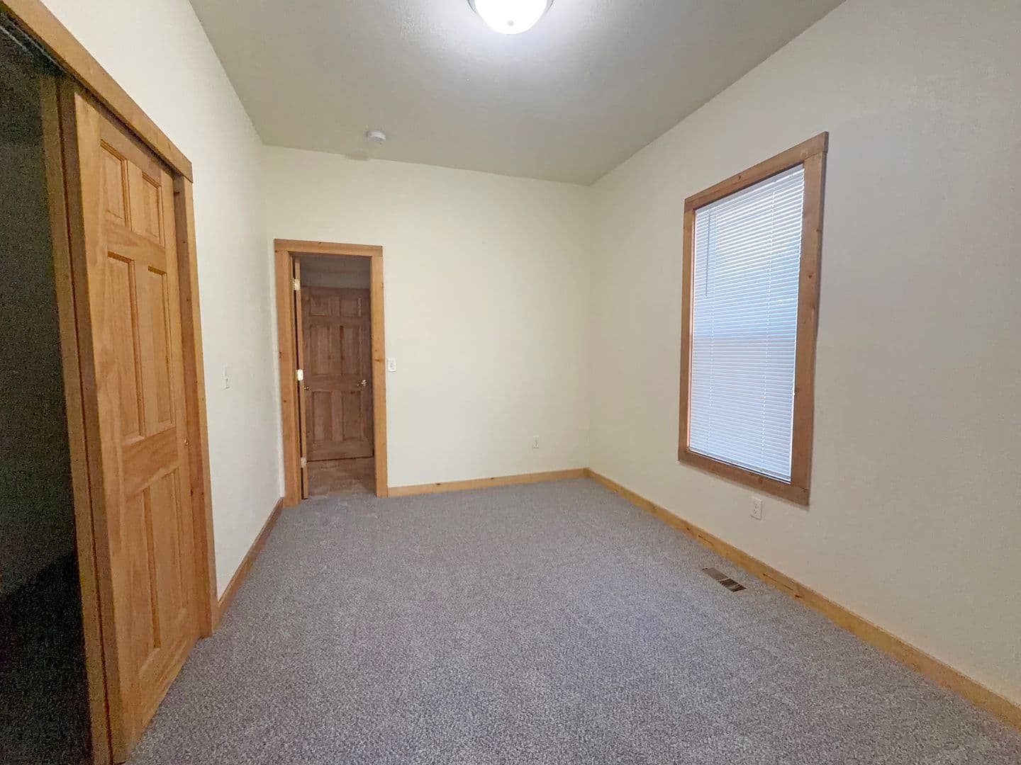 Minot House: 433 3rd Avenue NW