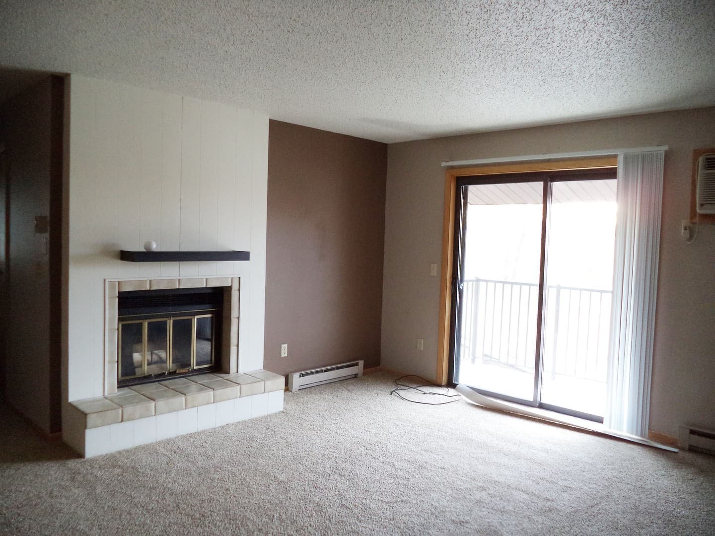 Minot Apartment: 707 6th Avenue SW