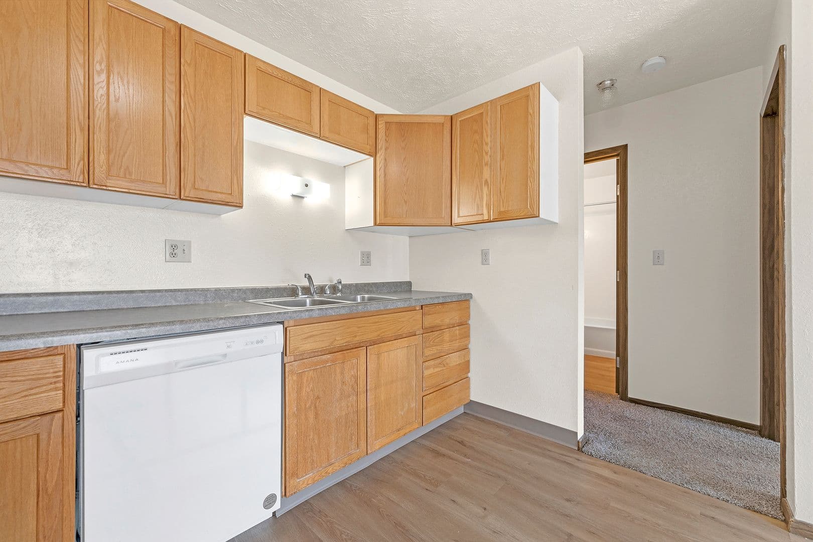 Minot Apartment: 525 22nd Avenue NW