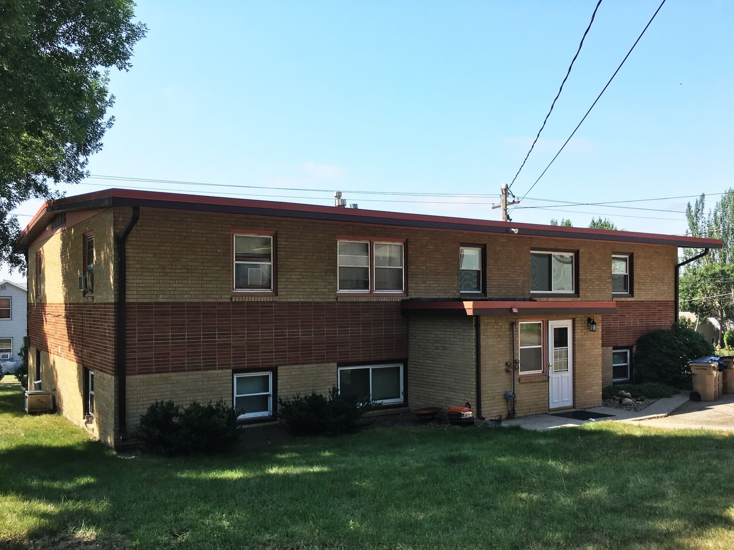 Minot Apartment: 509 11th Avenue NE