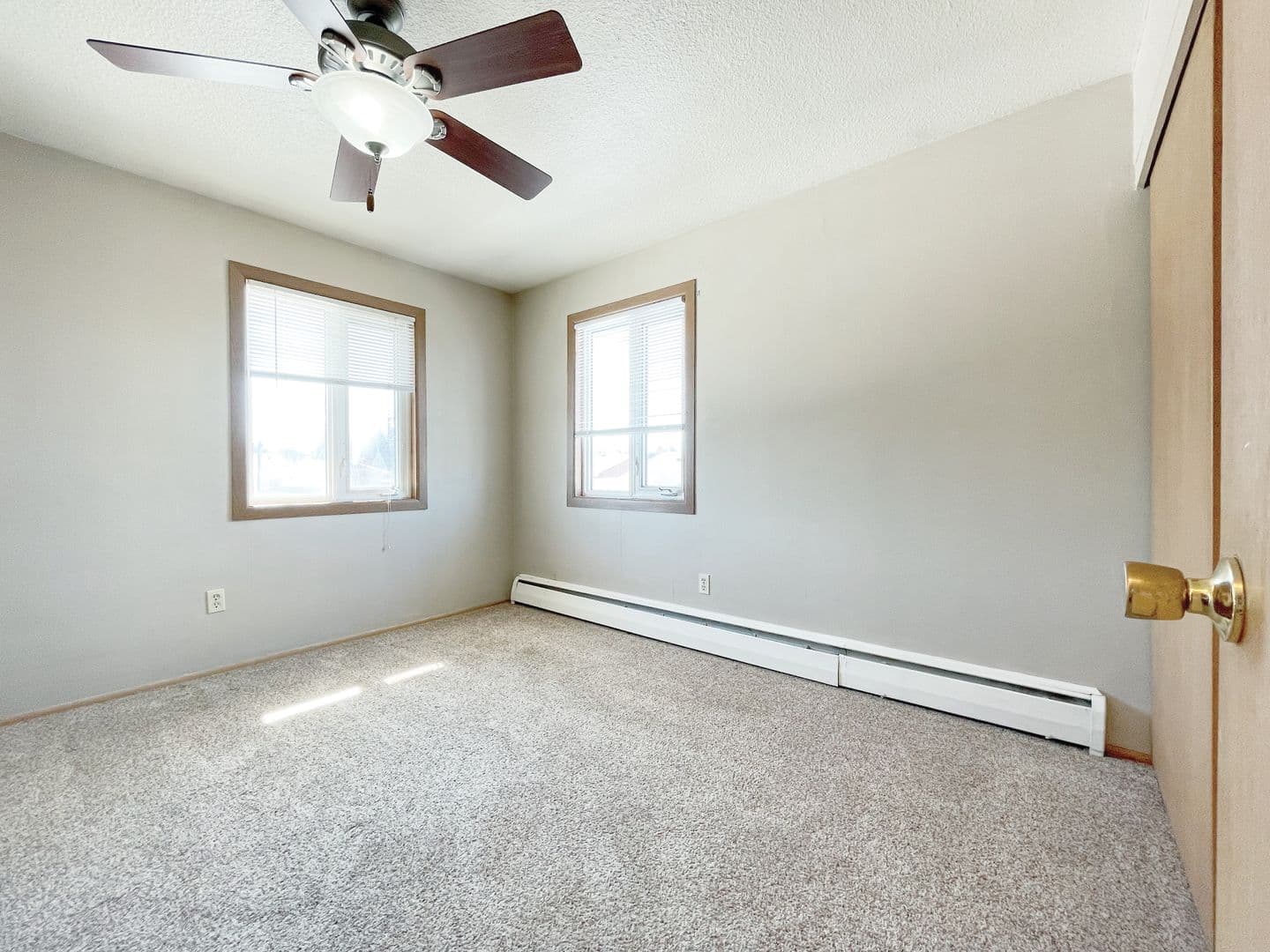 Minot Apartment: 405 11th Avenue SW