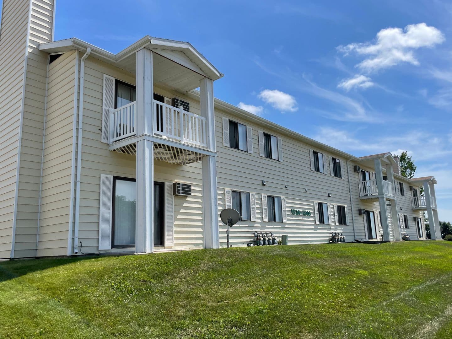 Minot Apartment: 1524-1638 12th Street NW