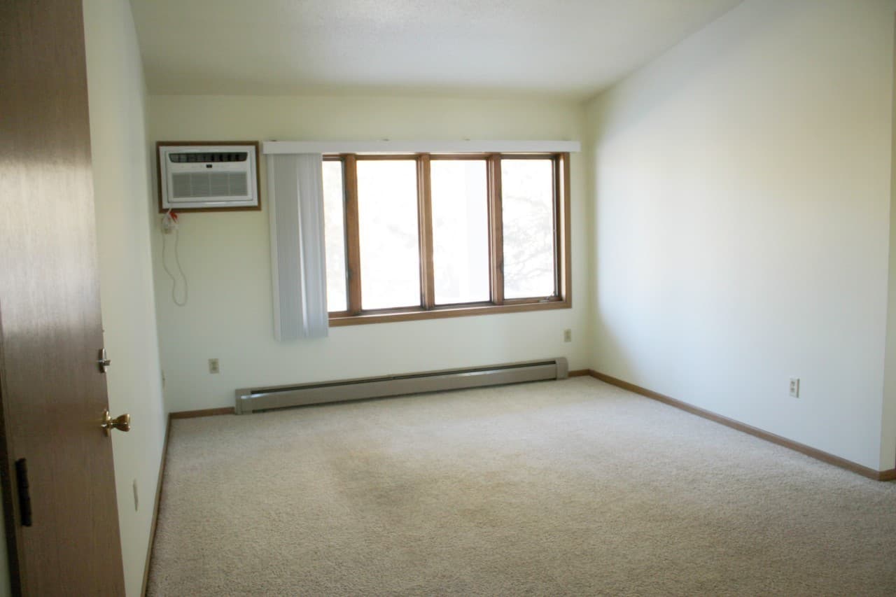Minot Apartment: 719 28th Avenue SW