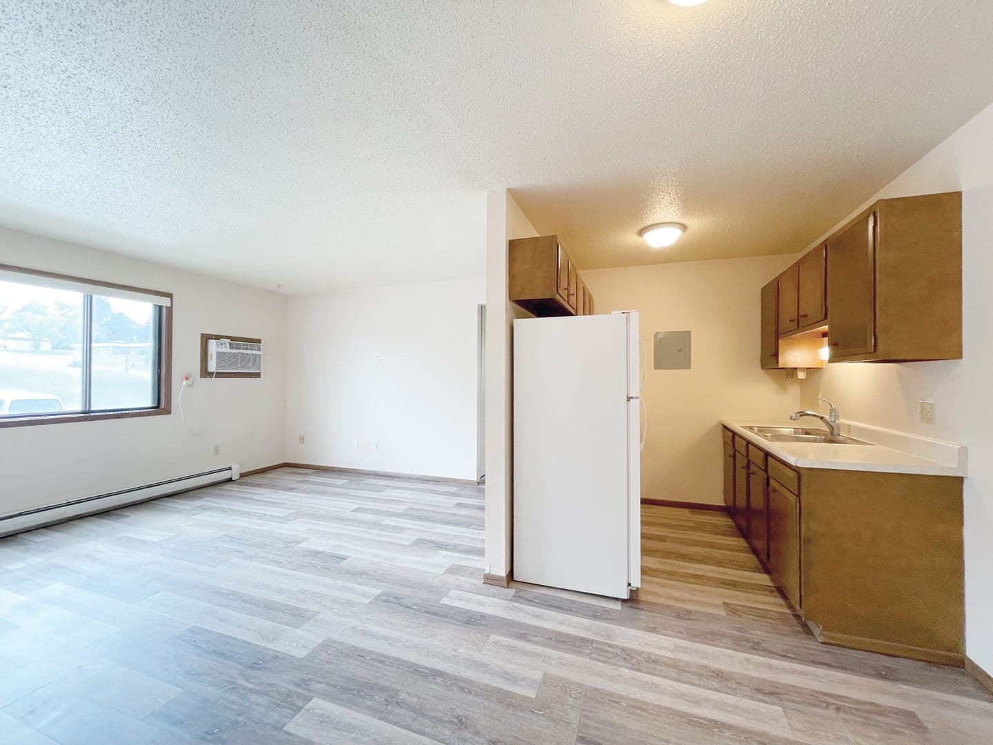 Minot Apartment: 505, 525, 605 & 705 Park Street