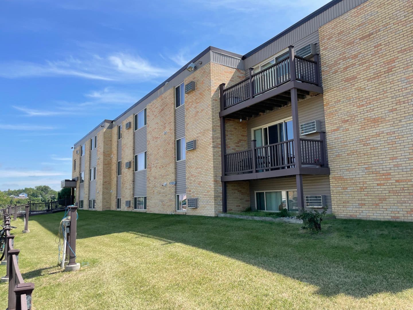 Minot Apartment: 505, 525, 605 & 705 Park Street