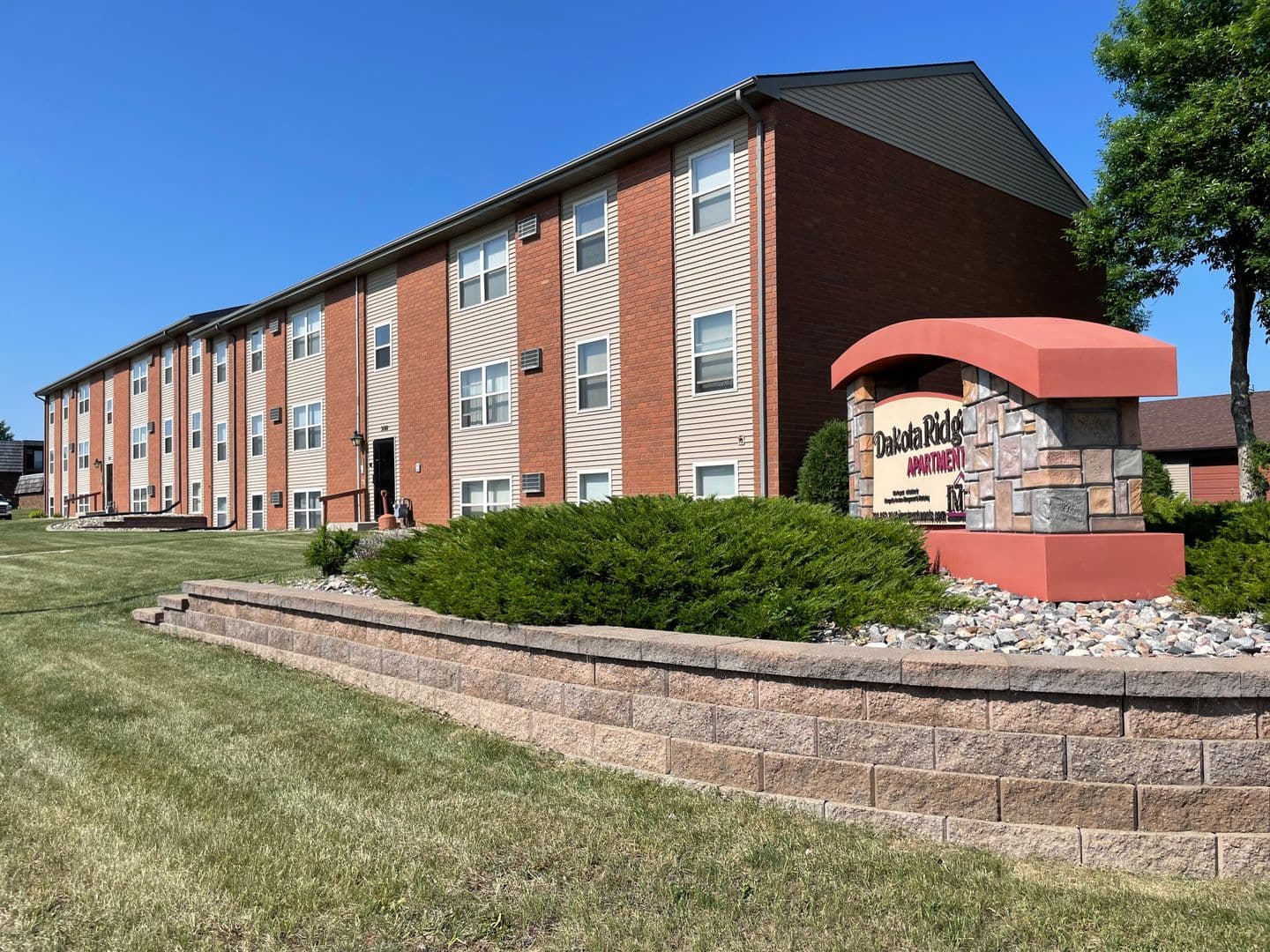 Minot Apartment: 3100-3122 14th Street SW