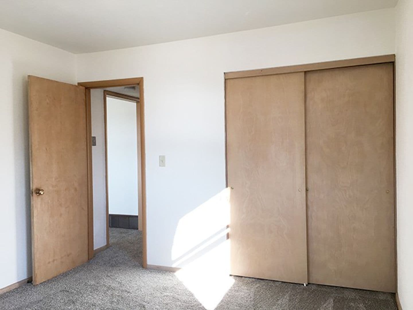 Minot Apartment: 509 11th Avenue NE