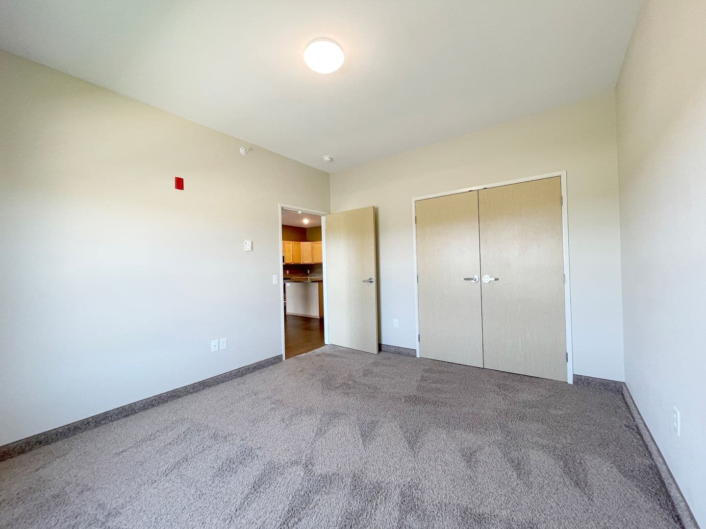 Mandan Apartment: 2303 Shoal Loop SE