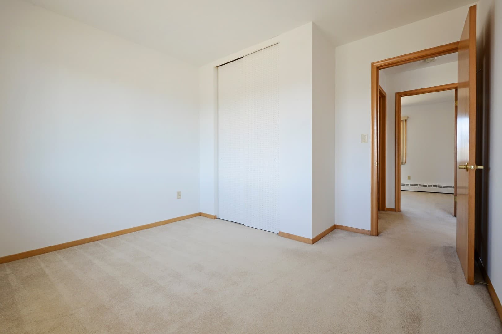 Minot Apartment: 2028-2048 5th Street NW