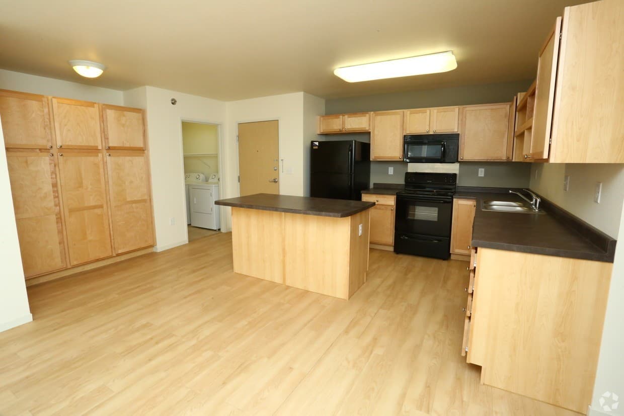 Williston Apartment: 301 2nd Street East