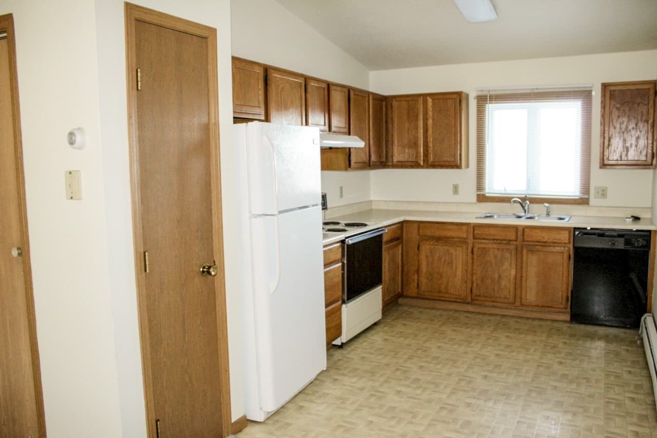 Minot Apartment: 719 28th Avenue SW