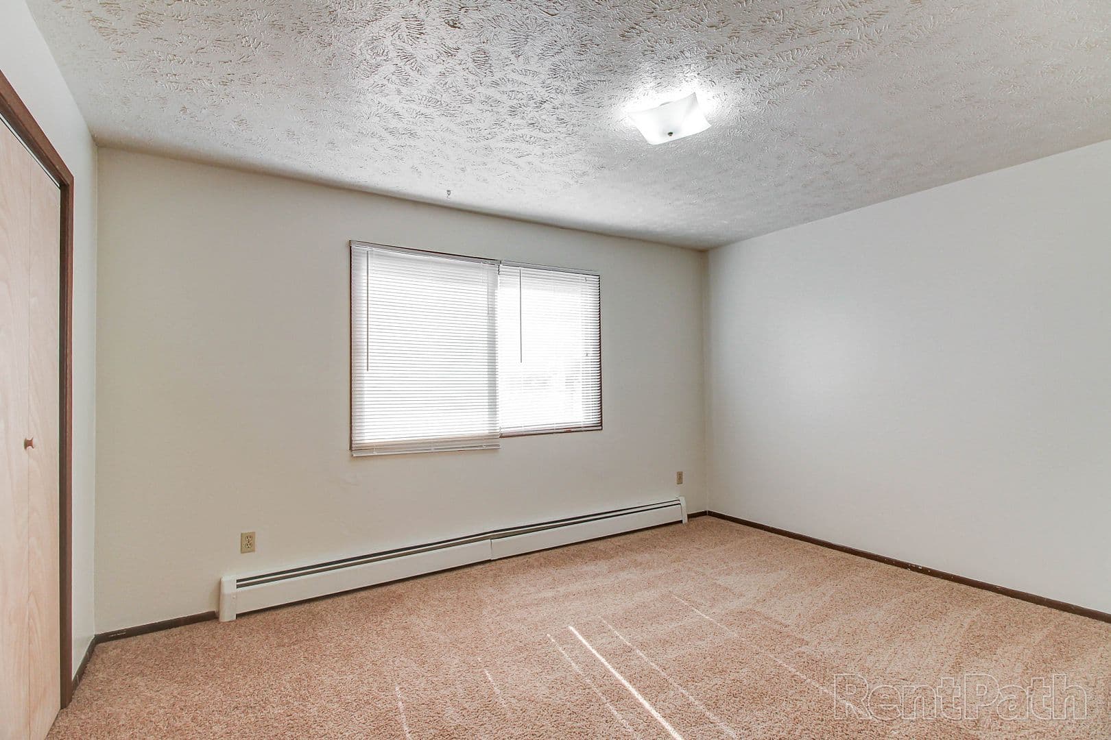 Minot Apartment: 525 22nd Avenue NW